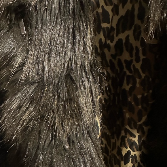 Classic Betsey Johnson faux fur coat (L) - Picture 4 of 6